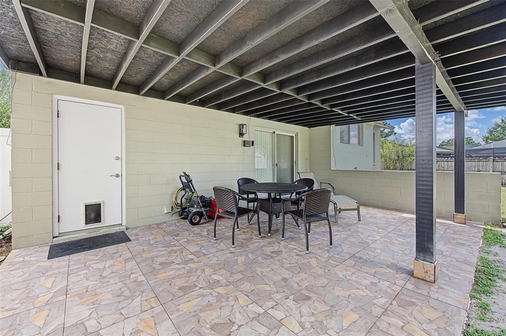 For Sale: $525,000 (3 beds, 2 baths, 1991 Square Feet)