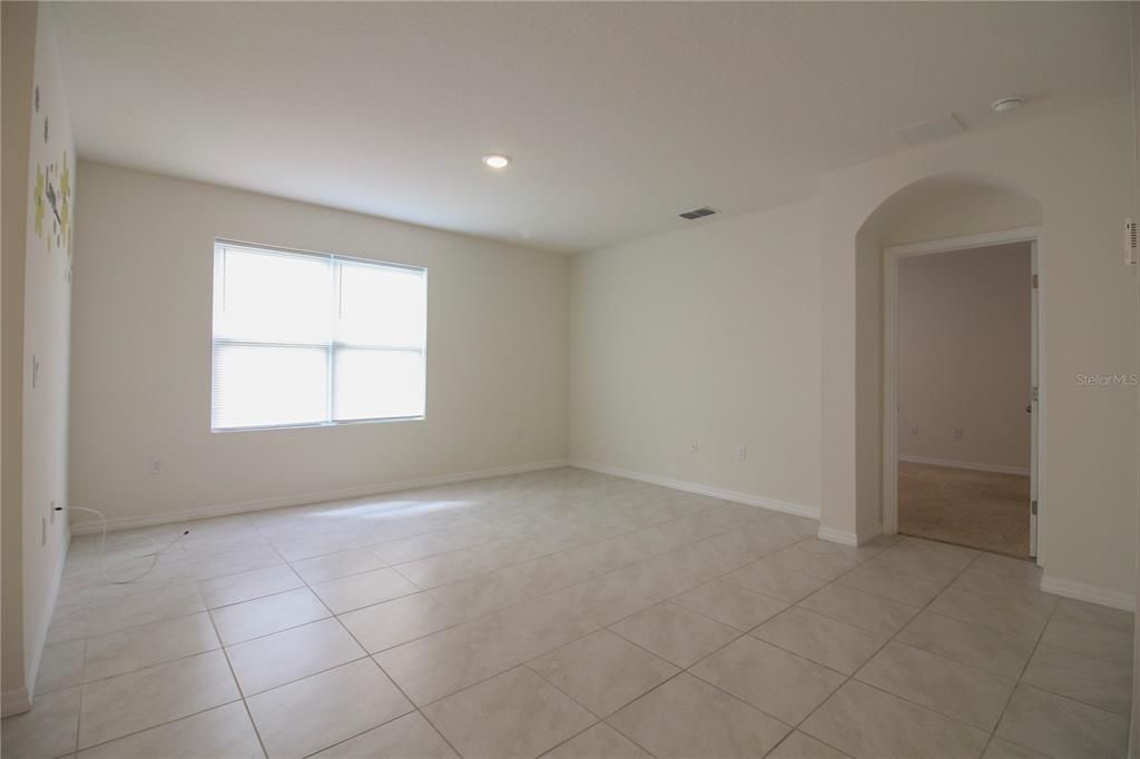 For Rent: $2,000 (4 beds, 2 baths, 1851 Square Feet)