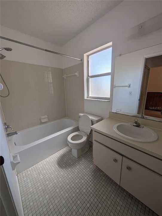 В аренду: $1,900 (2 спален, 2 ванн, 1013 Квадратных фут)