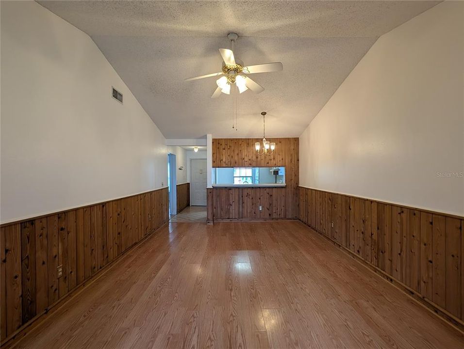 В аренду: $1,900 (2 спален, 2 ванн, 1013 Квадратных фут)