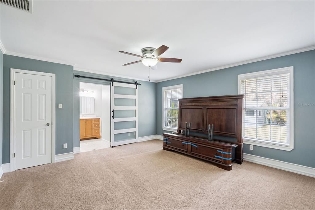 For Sale: $550,000 (3 beds, 2 baths, 2035 Square Feet)