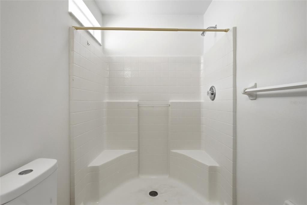 На продажу: $359,997 (4 спален, 2 ванн, 1562 Квадратных фут)