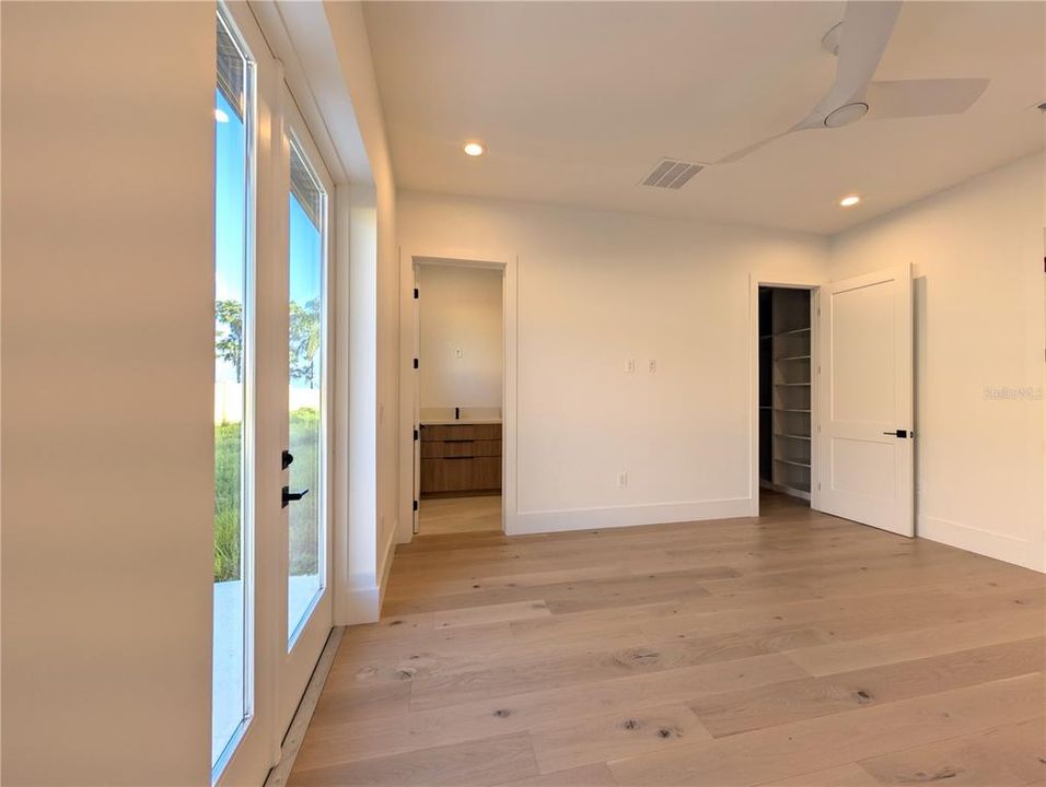 For Sale: $3,150,000 (4 beds, 6 baths, 5174 Square Feet)