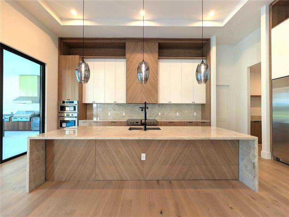 For Sale: $3,150,000 (4 beds, 6 baths, 5174 Square Feet)