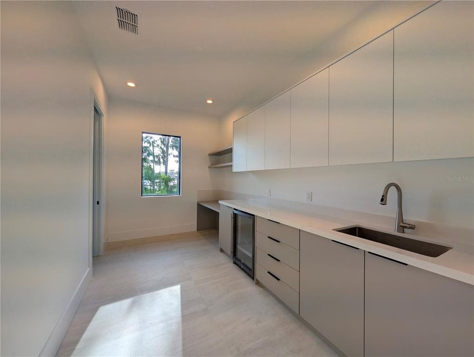 For Sale: $3,150,000 (4 beds, 6 baths, 5174 Square Feet)
