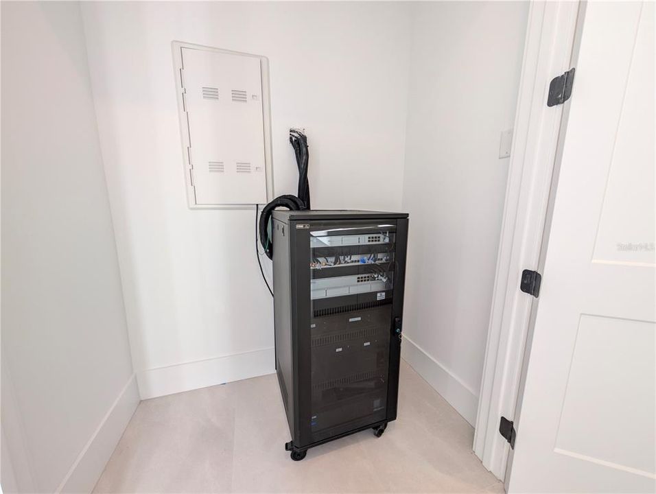 For Sale: $3,150,000 (4 beds, 6 baths, 5174 Square Feet)