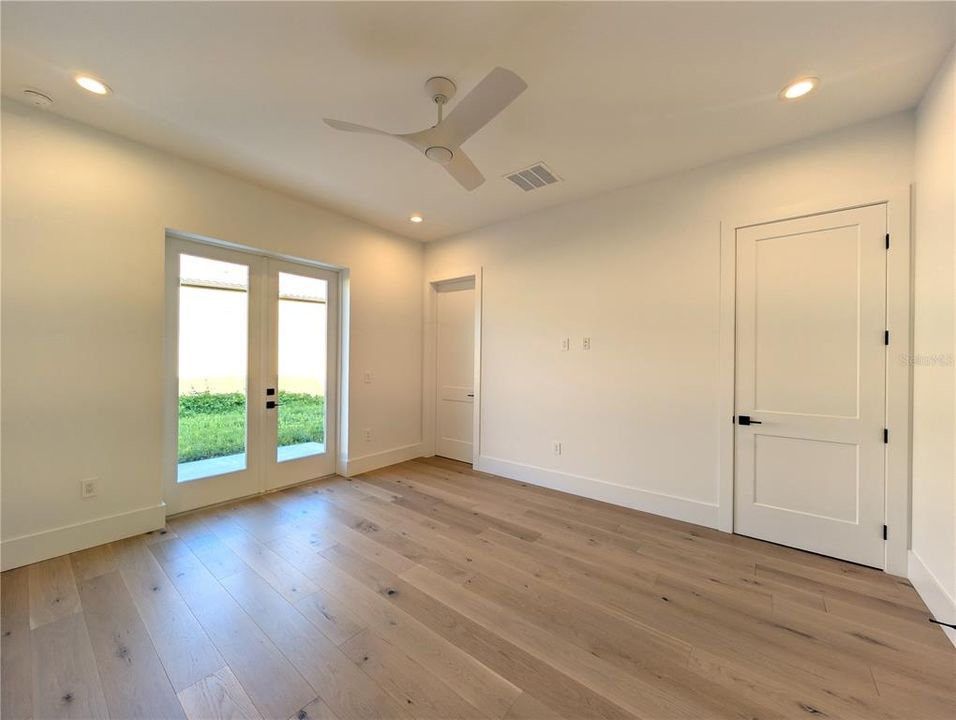 For Sale: $3,150,000 (4 beds, 6 baths, 5174 Square Feet)