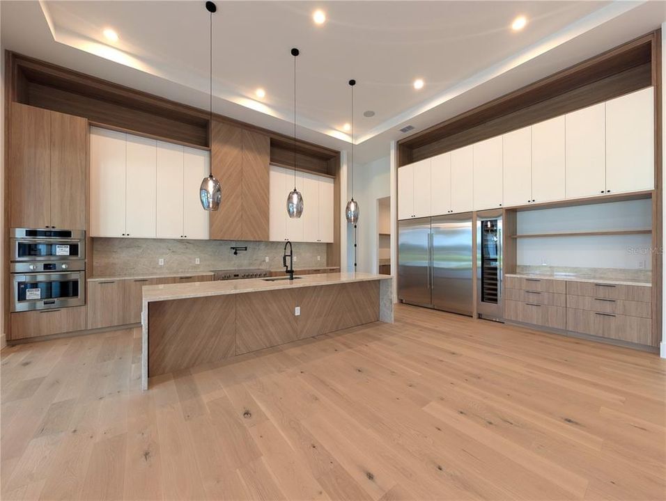 For Sale: $3,150,000 (4 beds, 6 baths, 5174 Square Feet)