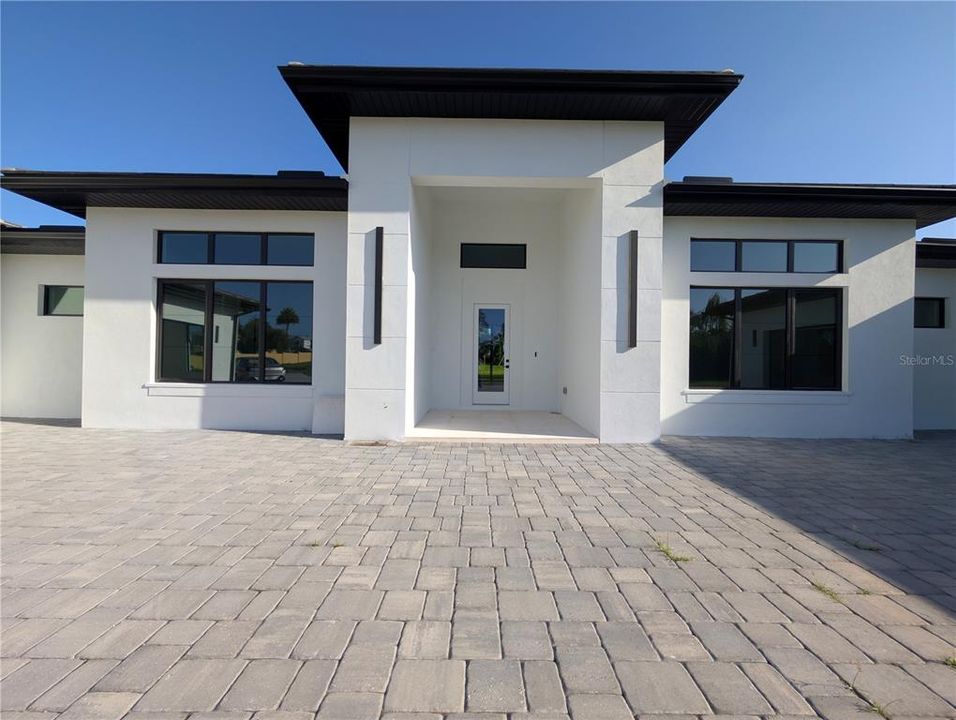 For Sale: $3,150,000 (4 beds, 6 baths, 5174 Square Feet)