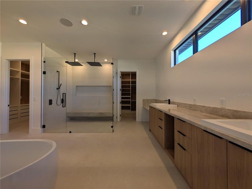 For Sale: $3,150,000 (4 beds, 6 baths, 5174 Square Feet)