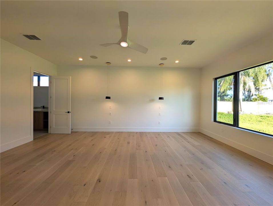For Sale: $3,150,000 (4 beds, 6 baths, 5174 Square Feet)