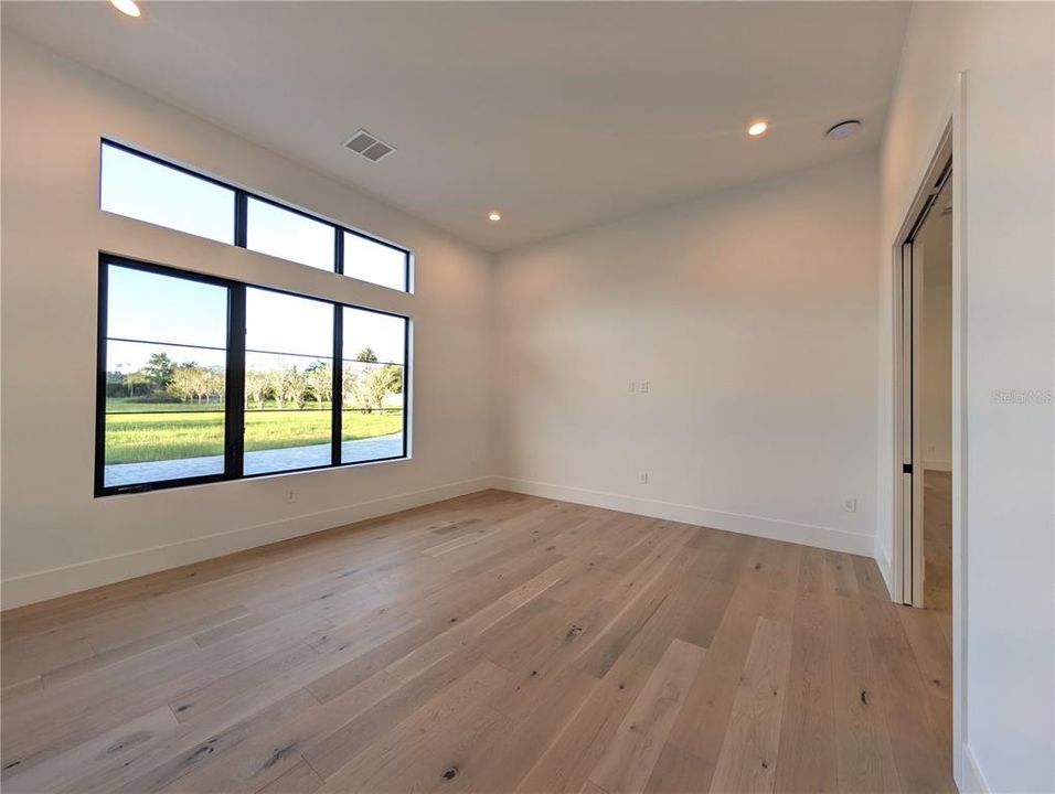 For Sale: $3,150,000 (4 beds, 6 baths, 5174 Square Feet)