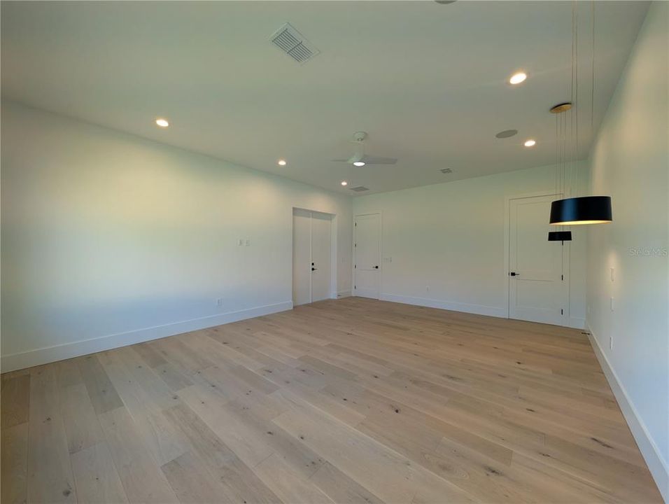 For Sale: $3,150,000 (4 beds, 6 baths, 5174 Square Feet)