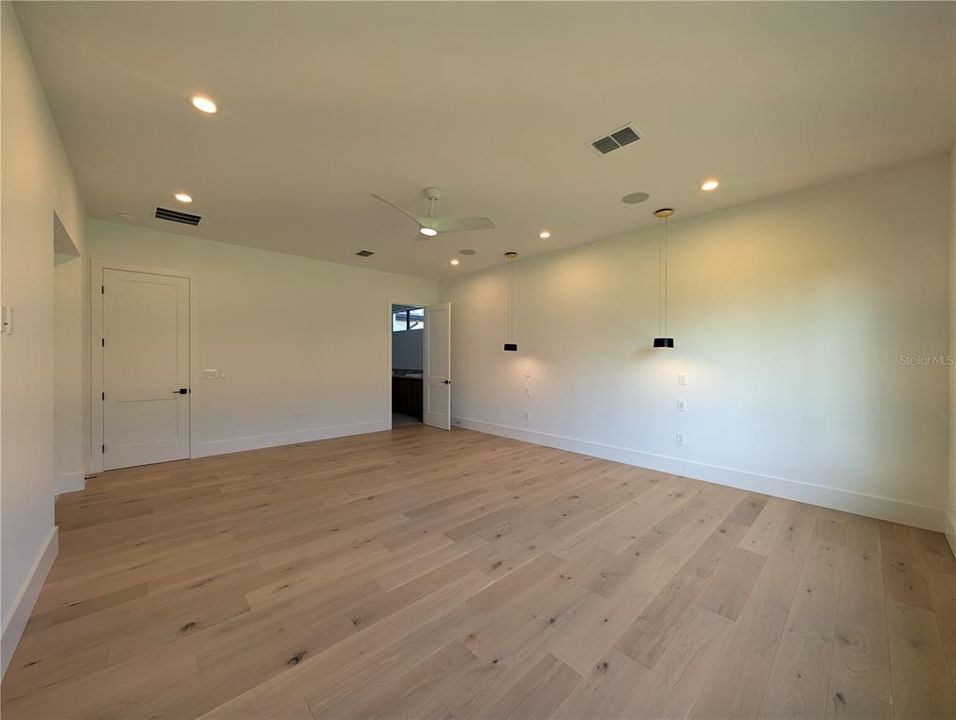 For Sale: $3,150,000 (4 beds, 6 baths, 5174 Square Feet)
