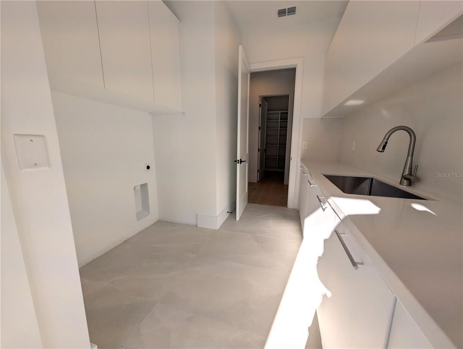 For Sale: $3,150,000 (4 beds, 6 baths, 5174 Square Feet)