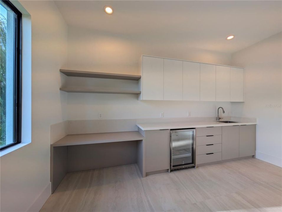 For Sale: $3,150,000 (4 beds, 6 baths, 5174 Square Feet)