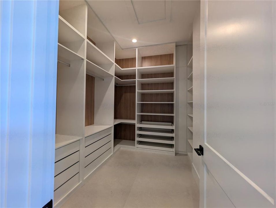 For Sale: $3,150,000 (4 beds, 6 baths, 5174 Square Feet)