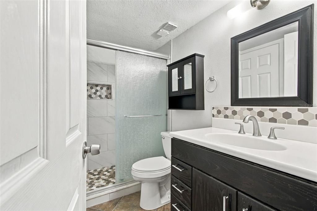 For Rent: $1,600 (1 beds, 1 baths, 624 Square Feet)