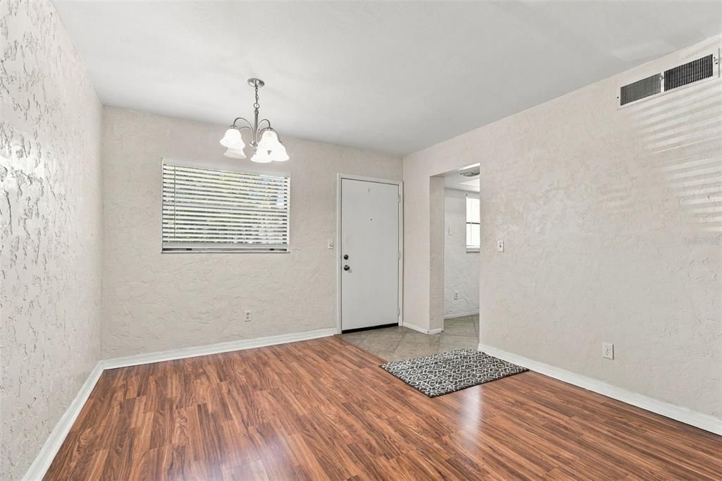For Rent: $1,600 (1 beds, 1 baths, 624 Square Feet)