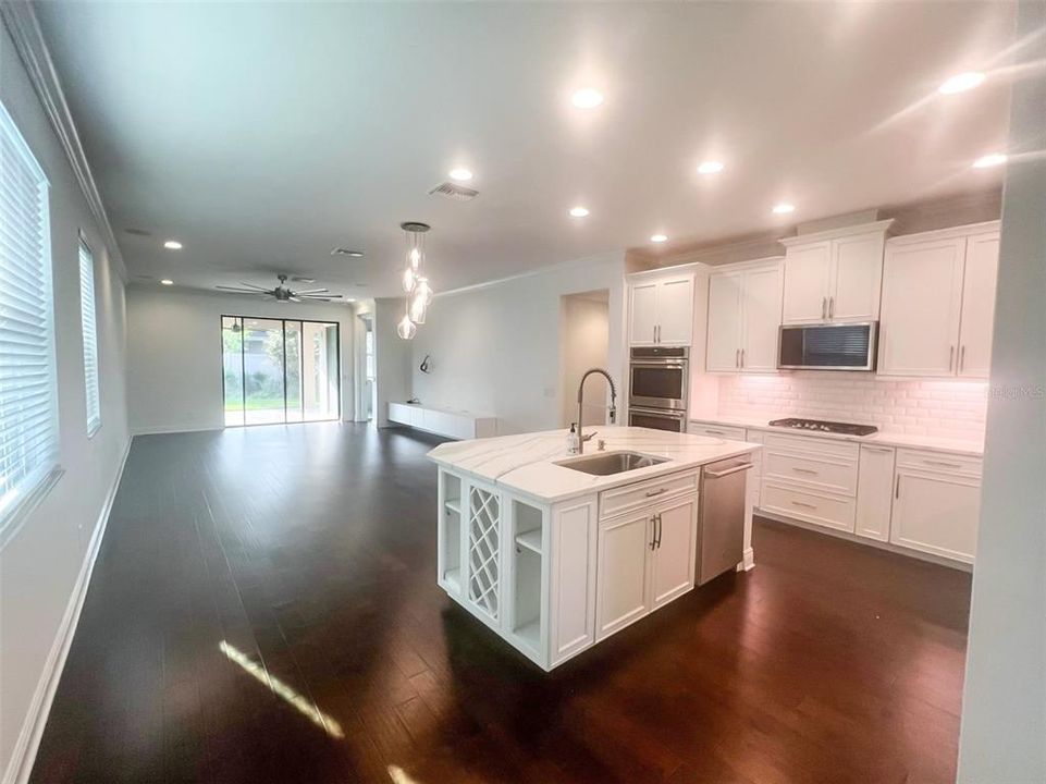 For Rent: $4,295 (3 beds, 3 baths, 2988 Square Feet)