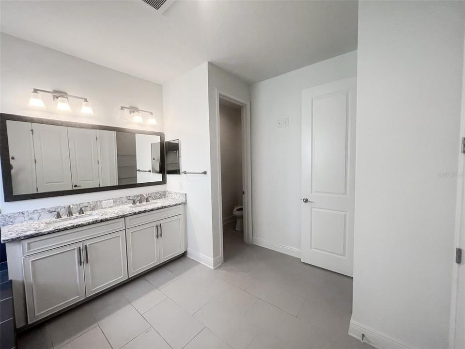 For Rent: $4,295 (3 beds, 3 baths, 2988 Square Feet)