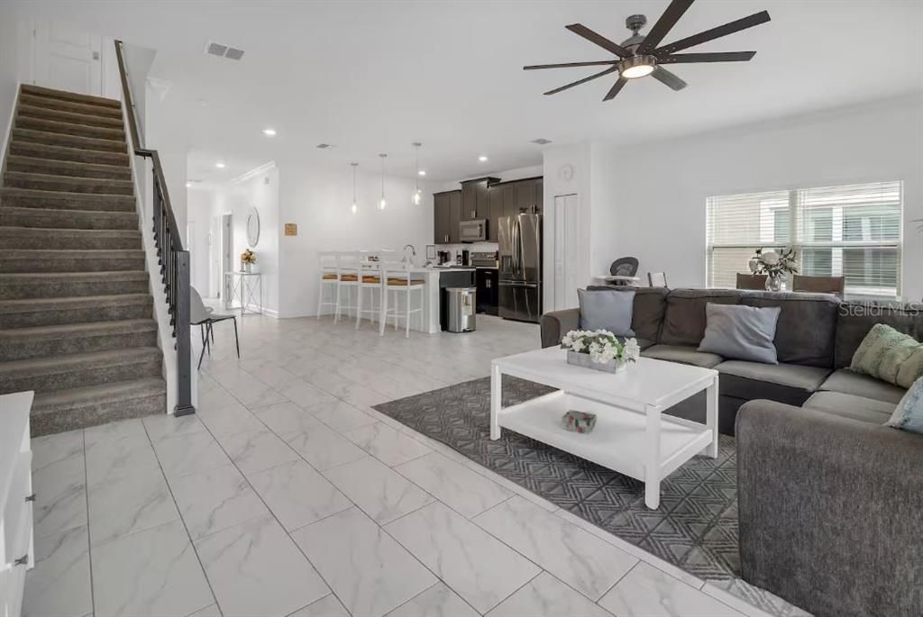 En Venta: $447,000 (5 camas, 4 baños, 2167 Pies cuadrados)