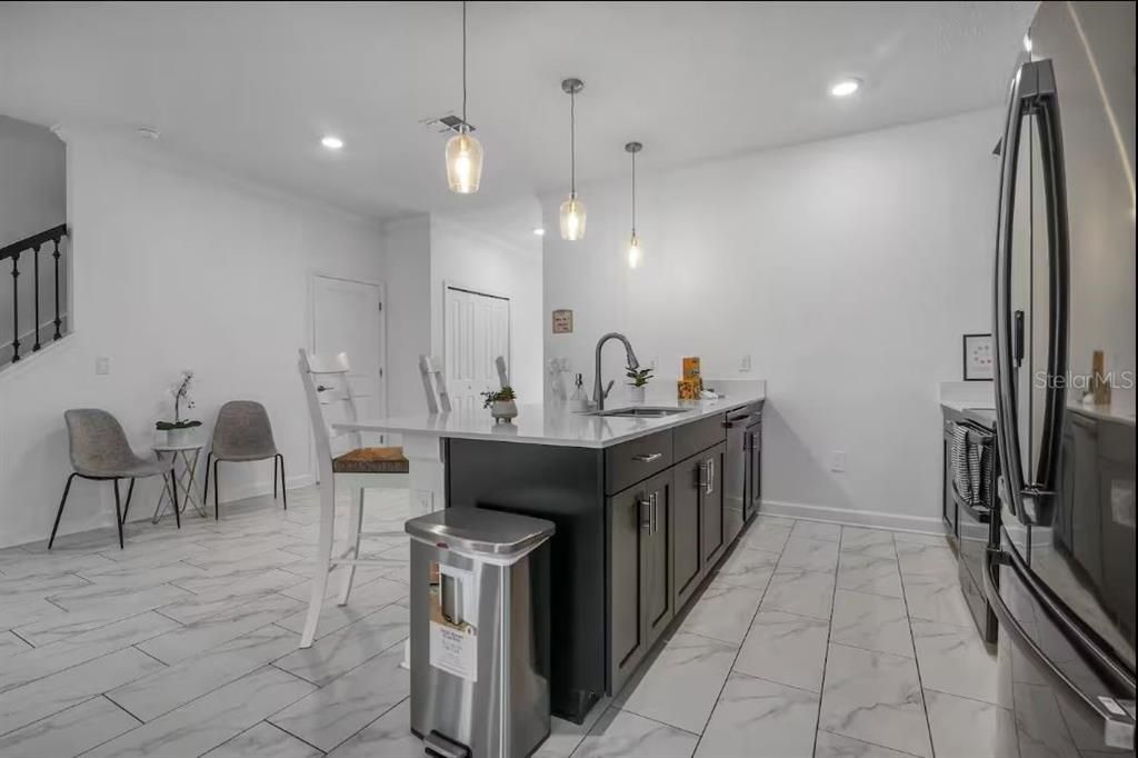 En Venta: $447,000 (5 camas, 4 baños, 2167 Pies cuadrados)