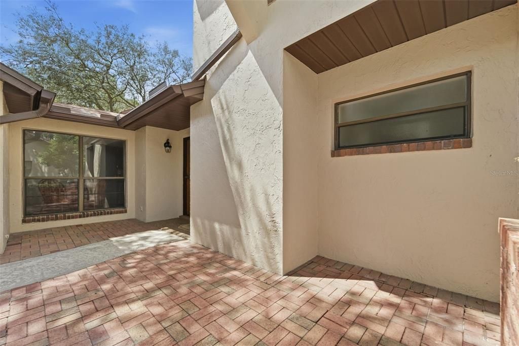 For Sale: $364,900 (3 beds, 2 baths, 1947 Square Feet)