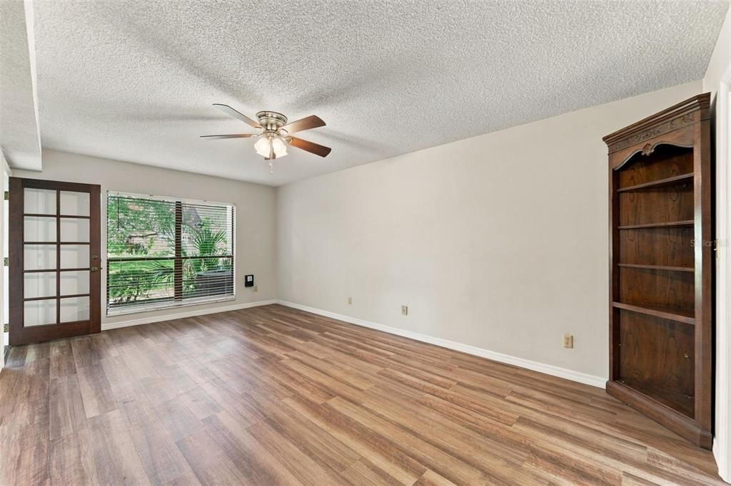For Sale: $364,900 (3 beds, 2 baths, 1947 Square Feet)