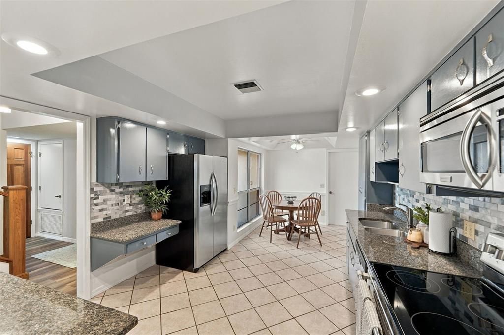 For Sale: $364,900 (3 beds, 2 baths, 1947 Square Feet)