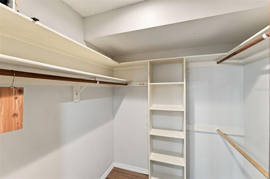 For Sale: $364,900 (3 beds, 2 baths, 1947 Square Feet)