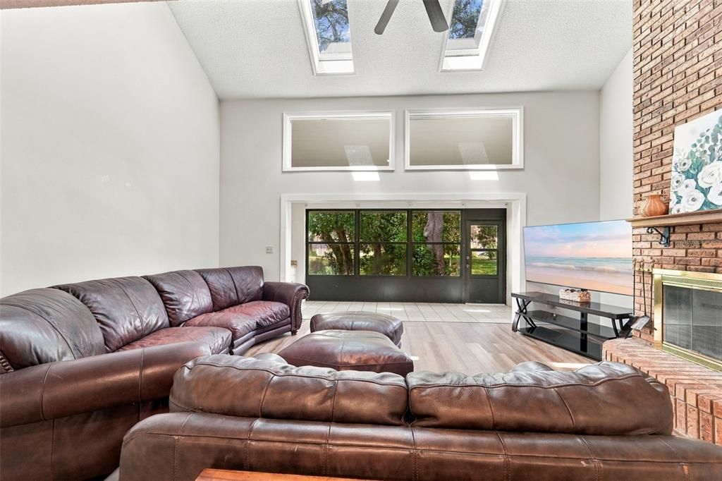 For Sale: $364,900 (3 beds, 2 baths, 1947 Square Feet)