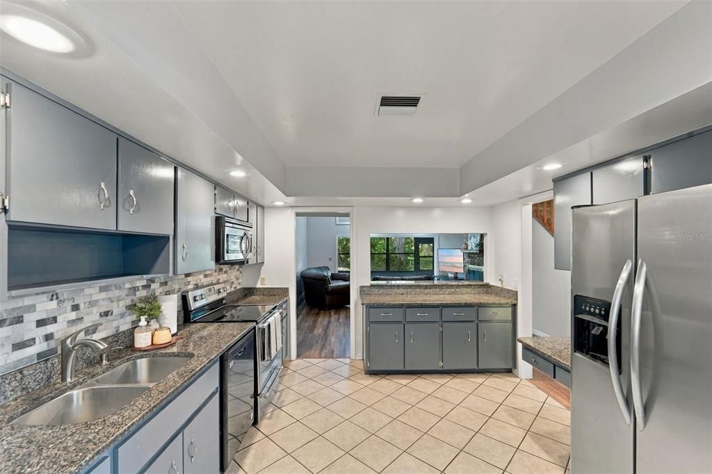 For Sale: $364,900 (3 beds, 2 baths, 1947 Square Feet)