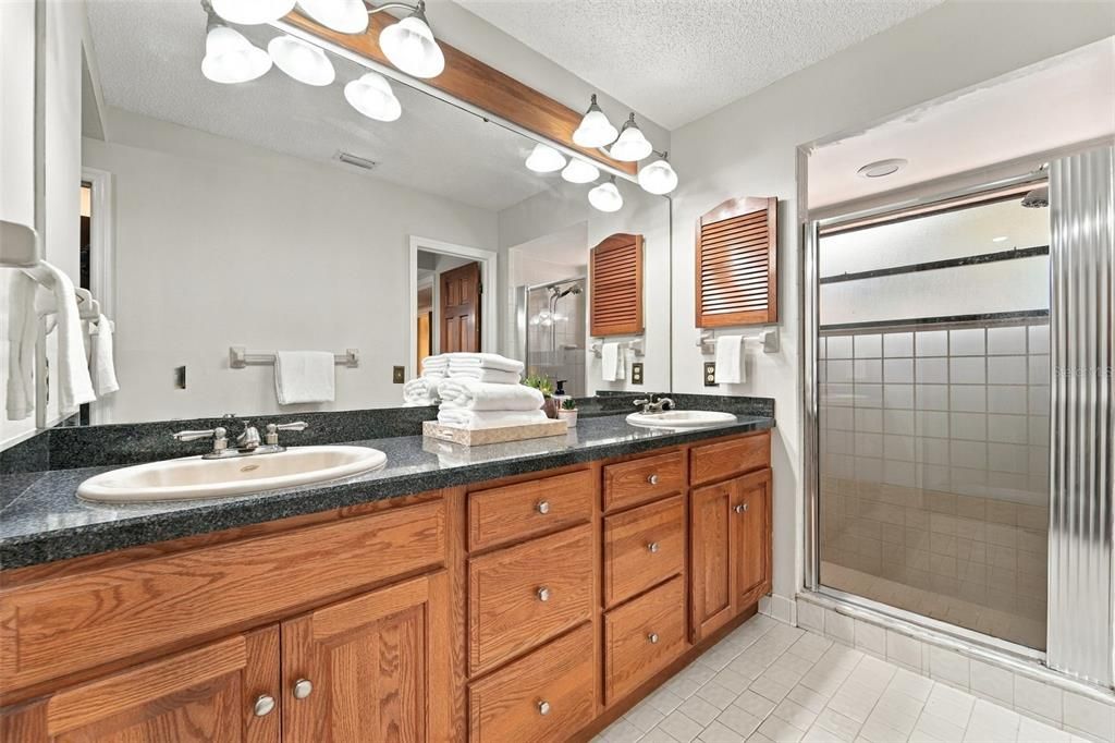 For Sale: $364,900 (3 beds, 2 baths, 1947 Square Feet)