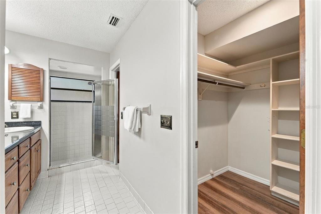 For Sale: $364,900 (3 beds, 2 baths, 1947 Square Feet)