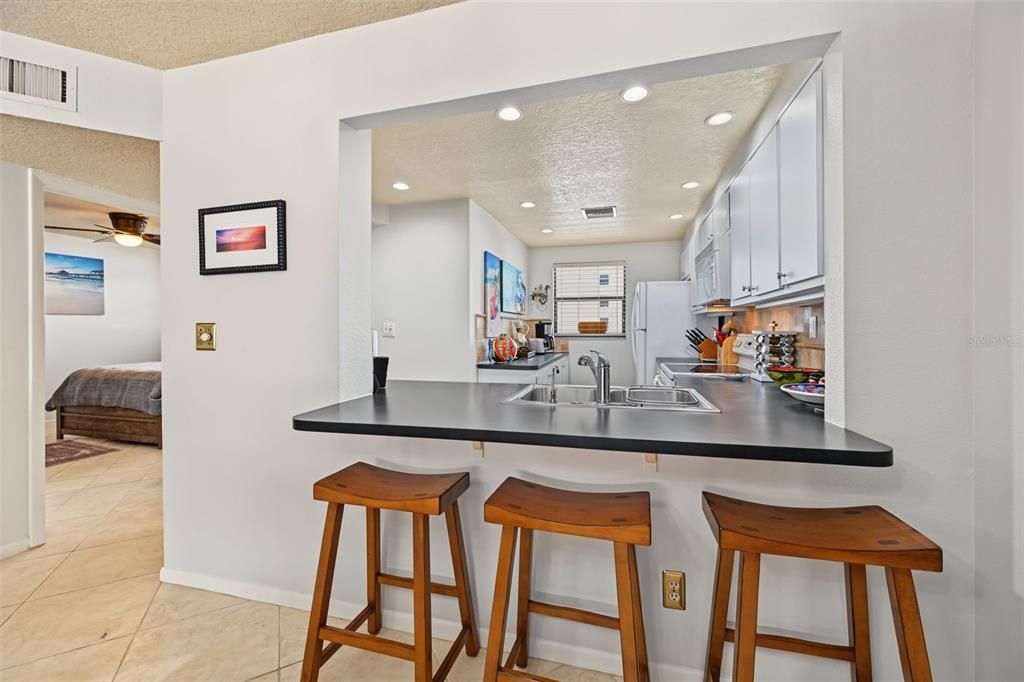 For Rent: $4,000 (2 beds, 2 baths, 1103 Square Feet)