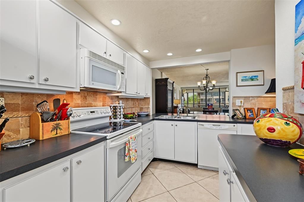 For Rent: $4,000 (2 beds, 2 baths, 1103 Square Feet)