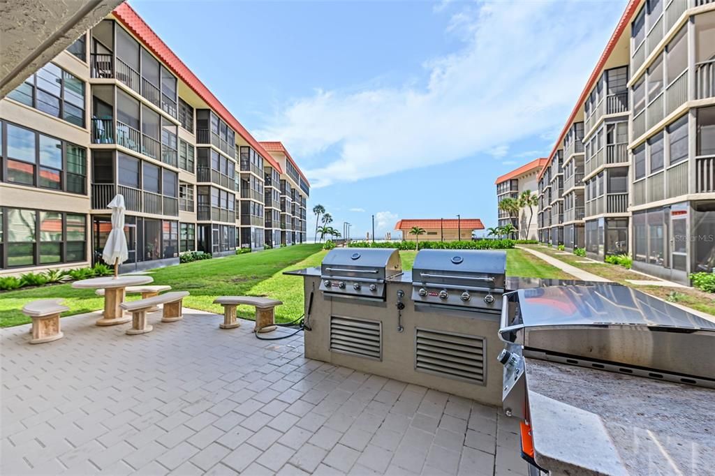 For Rent: $4,000 (2 beds, 2 baths, 1103 Square Feet)