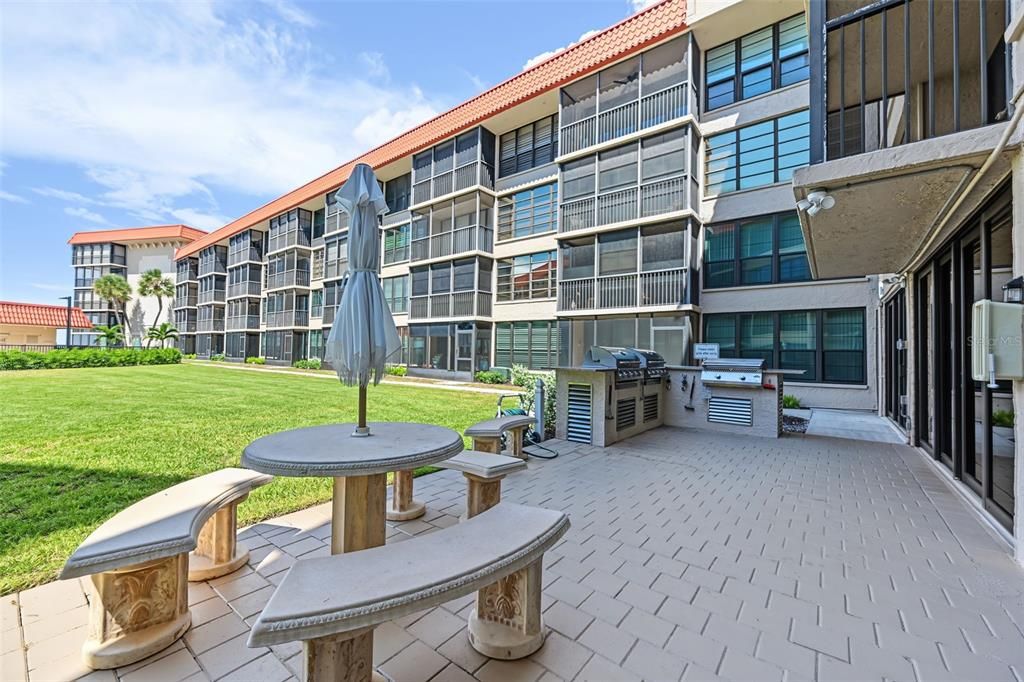 For Rent: $4,000 (2 beds, 2 baths, 1103 Square Feet)