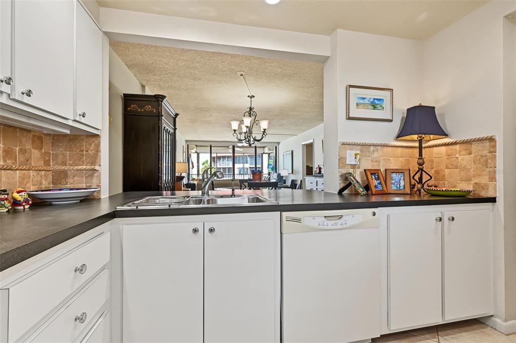 For Rent: $4,000 (2 beds, 2 baths, 1103 Square Feet)