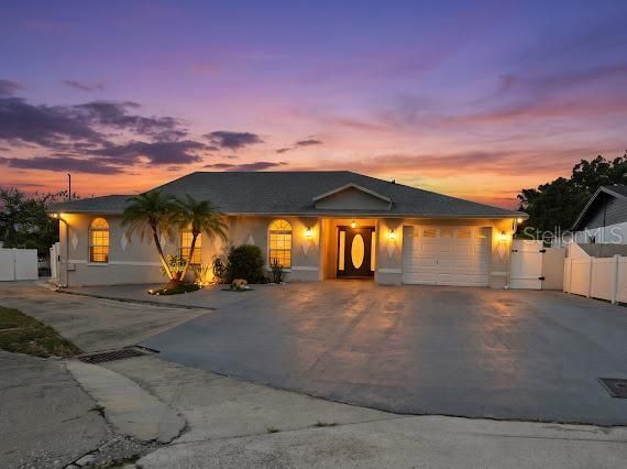 For Sale: $614,900 (4 beds, 3 baths, 2492 Square Feet)