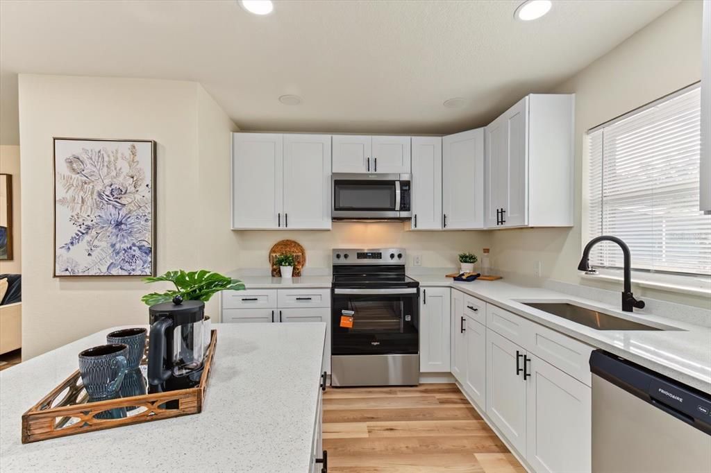 For Sale: $265,000 (2 beds, 2 baths, 1016 Square Feet)