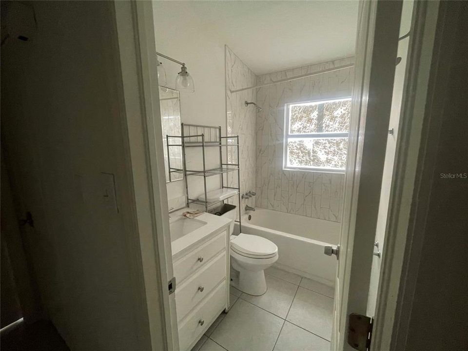 В аренду: $2,400 (4 спален, 1 ванн, 1672 Квадратных фут)