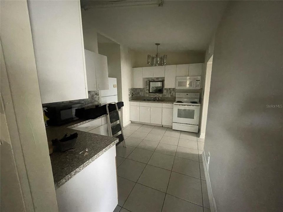 В аренду: $2,400 (4 спален, 1 ванн, 1672 Квадратных фут)