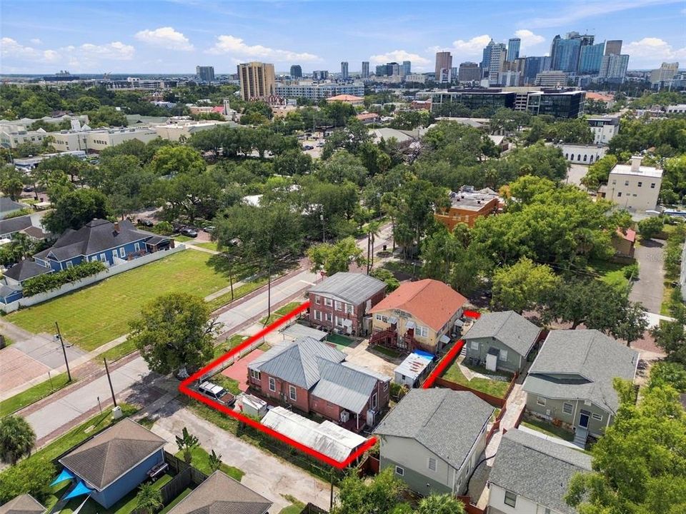 На продажу: $1,350,000 (0.25 acres)