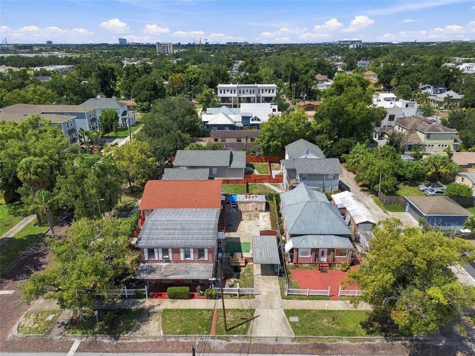 На продажу: $1,350,000 (0.25 acres)