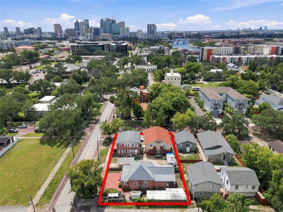 На продажу: $1,350,000 (0.25 acres)