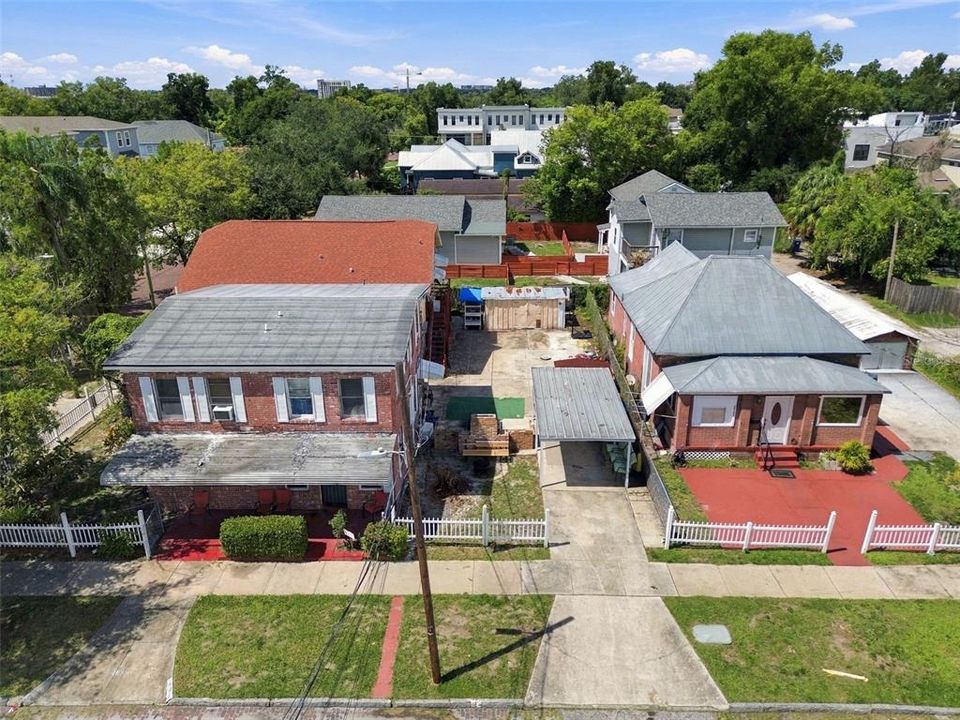 На продажу: $1,350,000 (0.25 acres)