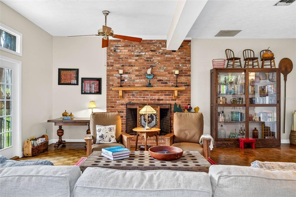 En Venta: $899,000 (4 camas, 3 baños, 2538 Pies cuadrados)