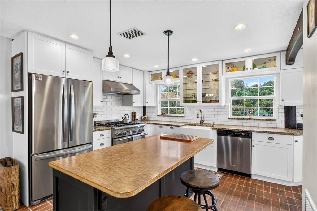 En Venta: $899,000 (4 camas, 3 baños, 2538 Pies cuadrados)